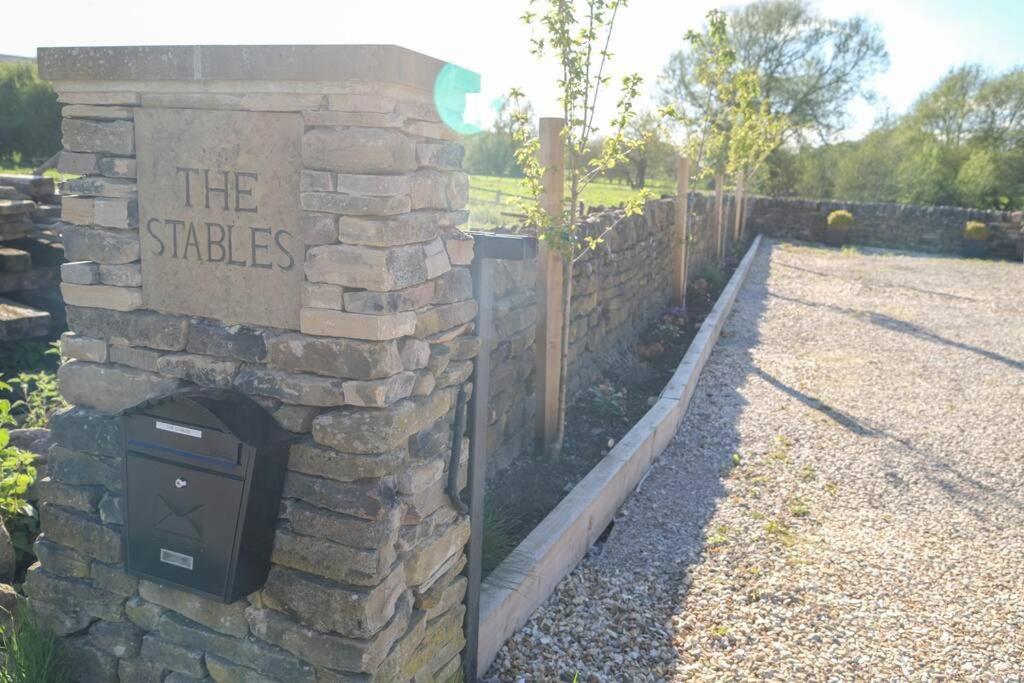 Converted Stable With Hot Tub Ilkley Exterior photo