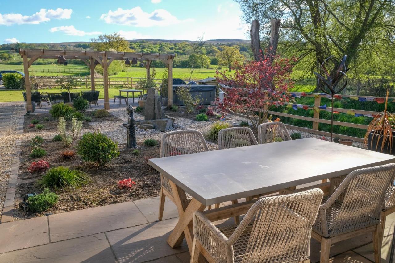 Converted Stable With Hot Tub Ilkley Exterior photo